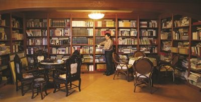 学者型作家丁帆买房先挑书房 藏书总数超万册