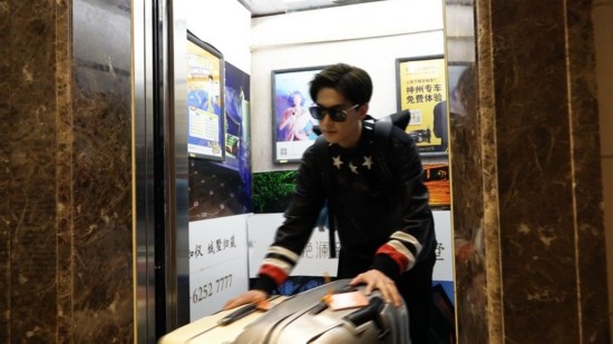 花少2首播:花少团骑马乘地铁 杨洋郑爽成闺蜜