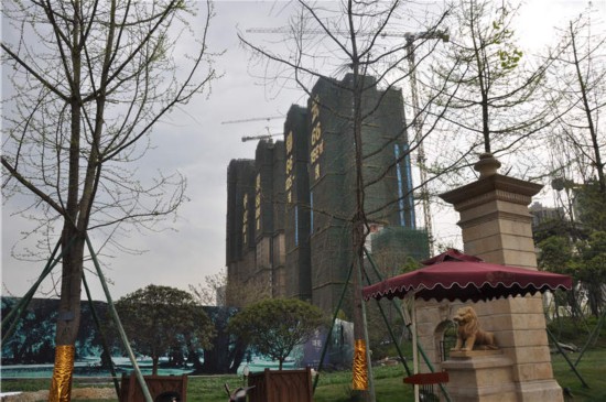 组图:库存高企却新盘不断 成都开发商花样促