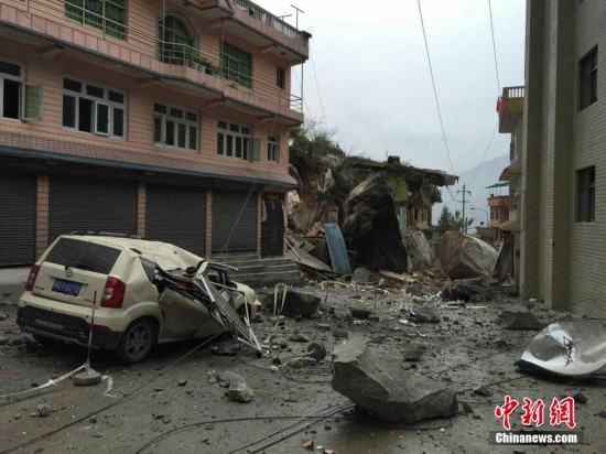 西藏樟木口岸500余滞留旅客平安度过震后第一夜