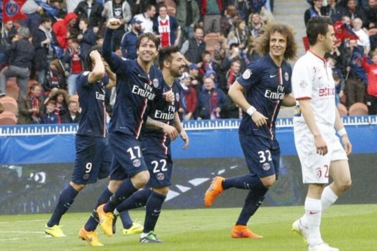 法甲-巴黎6-1狂胜里尔领跑 拉维奇帽子戏法