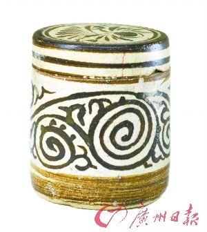 元吉州窯白地褐彩蔓草紋蓋罐