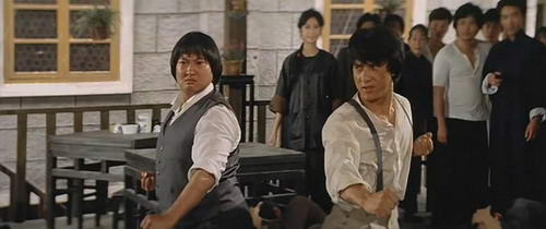 洪金宝成龙牵手逛街 感情源自打架曾被李小龙