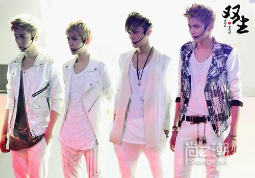 黄子韬吴亦凡昔日亲密合影被扒物是人非 TAO