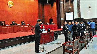 哈尔滨杀警越狱案细节:疑犯打电话为名骗开监