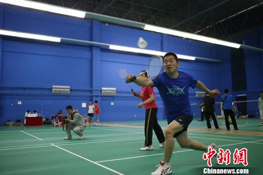 球场上的科学家:用方程式破解羽球难题