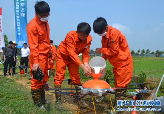 新干农民种田使用无人机