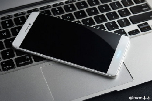 双2.5D弧面\/窄边框 vivo X5Pro谍照曝光