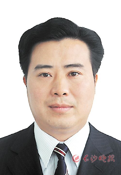 组织人事 原标题:湖南韵味浓   决定任命:   黎春秋为长沙市人民政府