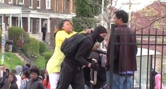 巴尔的摩年度妈妈解释当众掌掴其子的原因