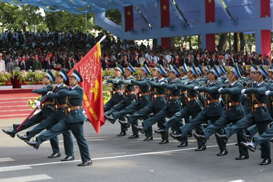 越南举行盛大阅兵纪念越战结束40周年