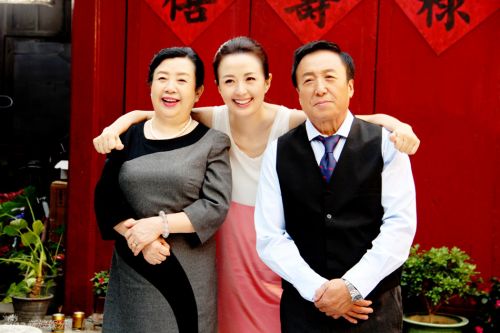 谢霆锋温馨全家福近照曝光 揭秘明星的高颜值家庭