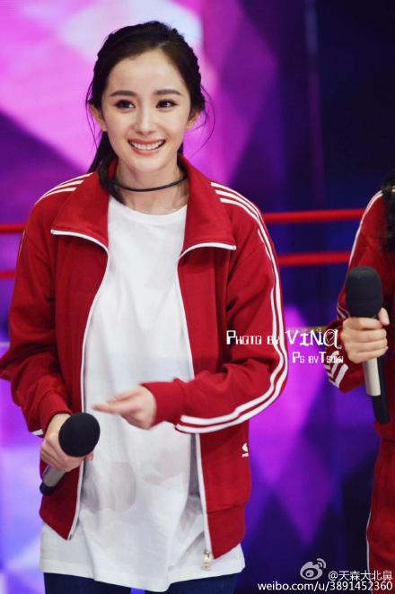 《快乐大本营》杨幂逆生长女神与Baby比拼清