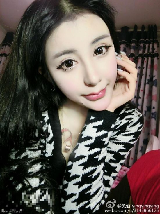 15岁萌妹子李蒽熙整容变蛇精 高调炫富私照全