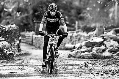 环巴松措国际山地自行车越野竞速赛举办