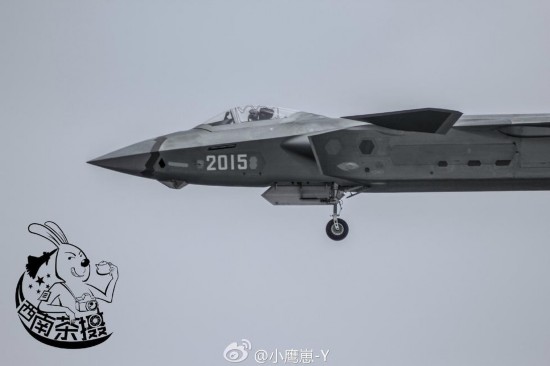 2013号歼20展身手秀超凡机动性