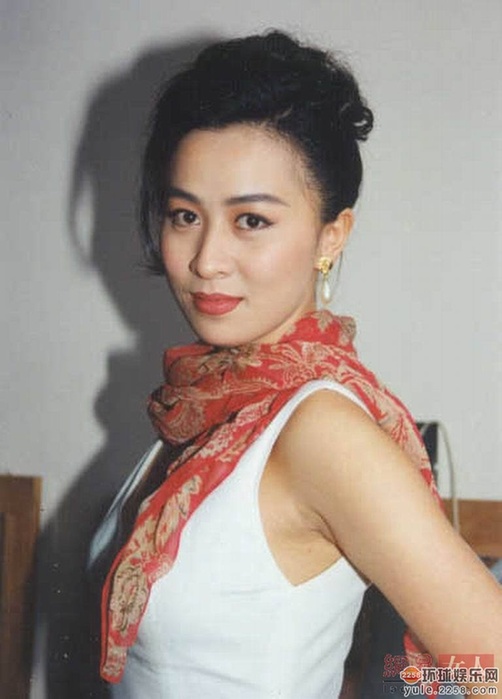 刘嘉玲年轻时候相当美貌,不管现在多少人说她像那英,佘诗曼