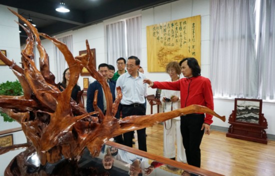 黄小明大师前进在非物质文化遗产大道上