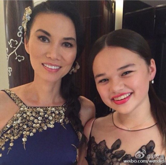 邓文迪<em>女儿</em>亮相红毯 网友称:胖版米兰达<em>可儿</em>--