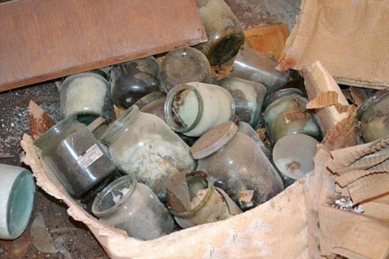 俄被装在瓶子里的僵尸婴儿(图)