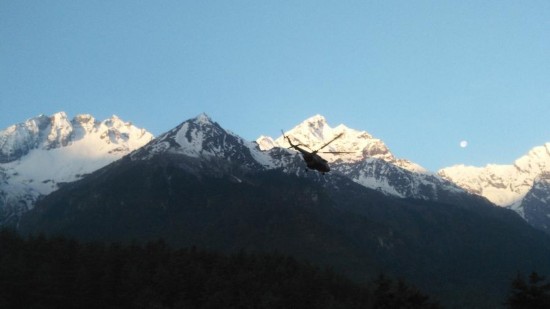 我国派出三架军用直升机赴尼泊尔执行救援任务