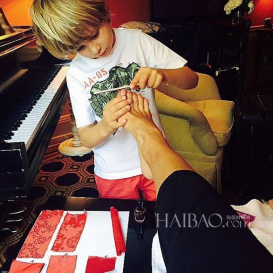 �������ȡ��ƿ��� (Karolina Kurkova)