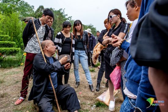 河南内黄二帝陵算命先生扎堆 看相可算手机号