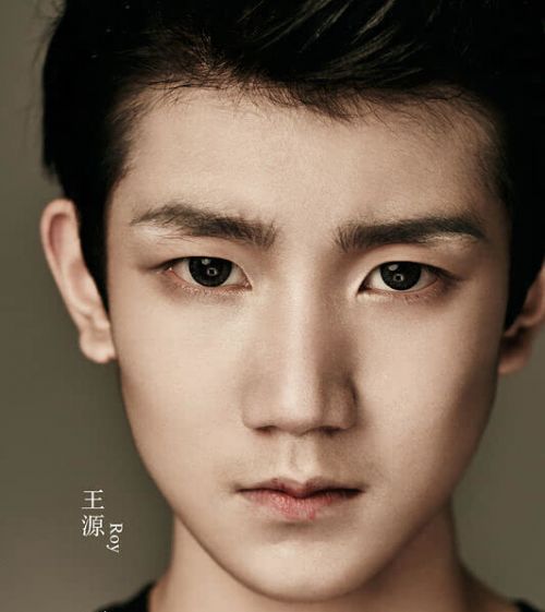 郭敬明早盯上TFBOYS?赞王源长相精致如画