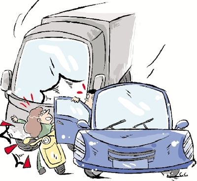 郑州一车祸4违章 逆行女子撞逆行轿车后被碾死