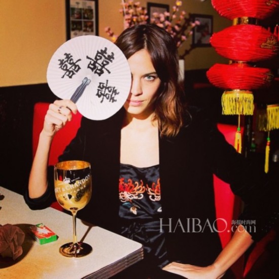 ����ɺ���� (Alexa Chung)