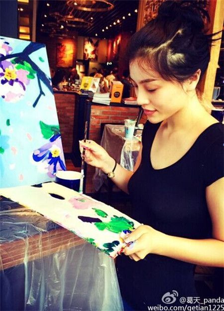 刘翔现身鸟巢活动 翔嫂 葛天微博晒画作