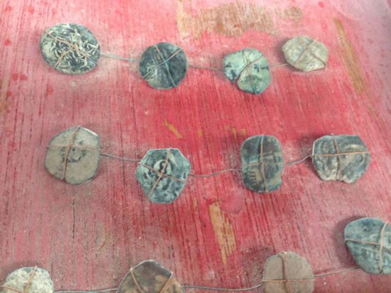 美国兄妹清扫阁楼意外发现 海盗宝藏 (组图)--重