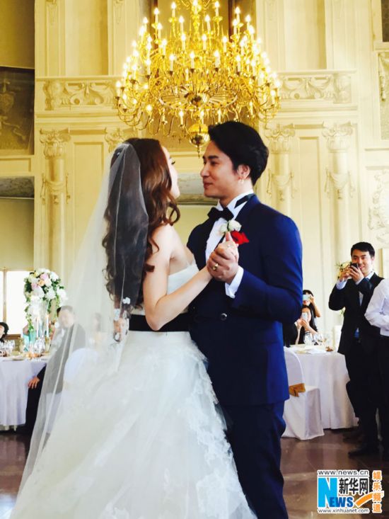 35岁欧弟与小8岁<em>女友</em>布拉格大婚 婚礼现场曝光