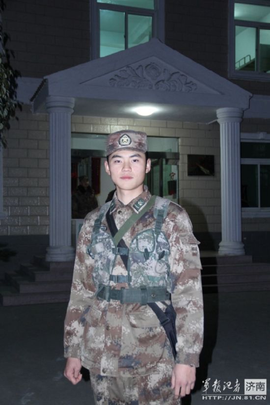 《真正男子汉》人气教官军营吴亦凡王金武 暖