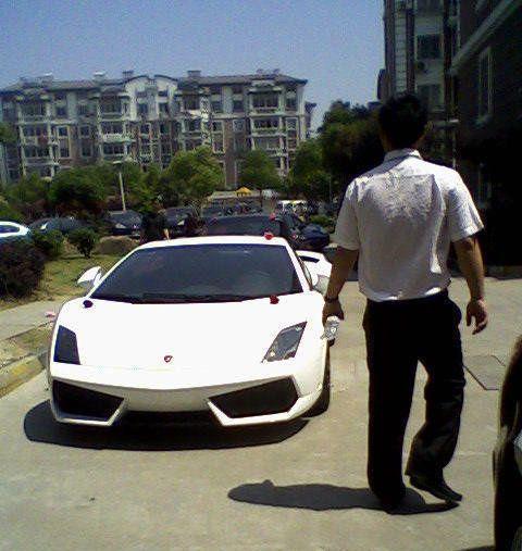 亿元迎亲车队PK富二代直升机接亲 安徽富豪演