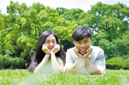 男子骑行2100公里 向青梅竹马十八年女生表白