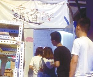 女研究生畢業擺攤賣烤腦花 稱不失落是假的(圖)