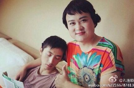 姚晨王宝强唐嫣母亲节晒合照 网友:你妈确实是