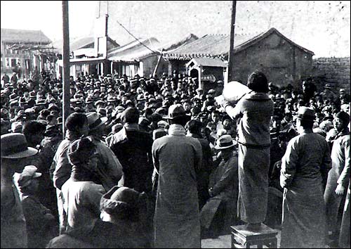 清华大学学生在街头演讲