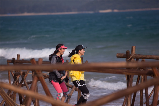 《出发吧爱情》首播好评如潮 明星夫妻秀恩爱