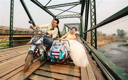 成都小夫妻自驾出国 任性拍婚纱