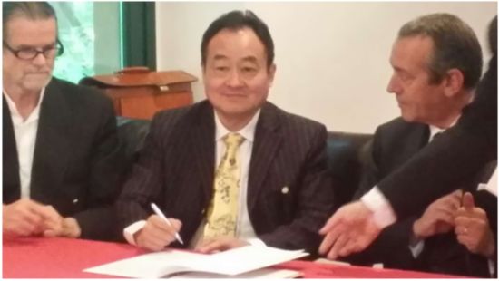 执行主席谢京生在签约仪式上