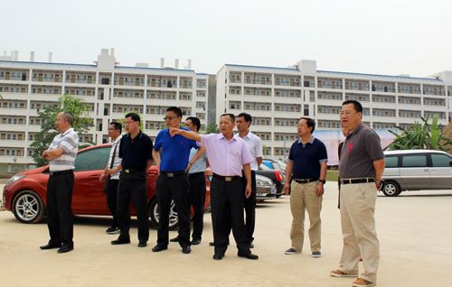 西南大学周光明教授一行到百色学院考察交流