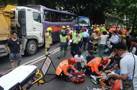 香港旅游巴士相撞事故35名安徽游客无大碍