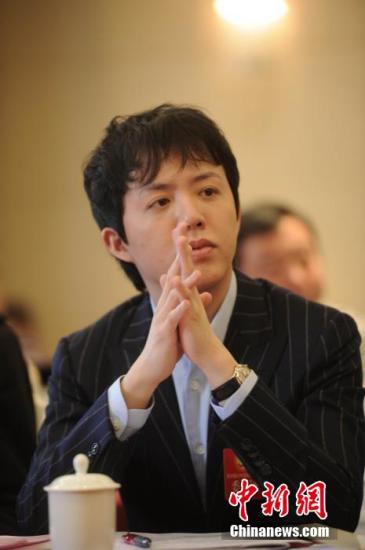 李云迪携女友购买床上用品 二人疑好事将近(图