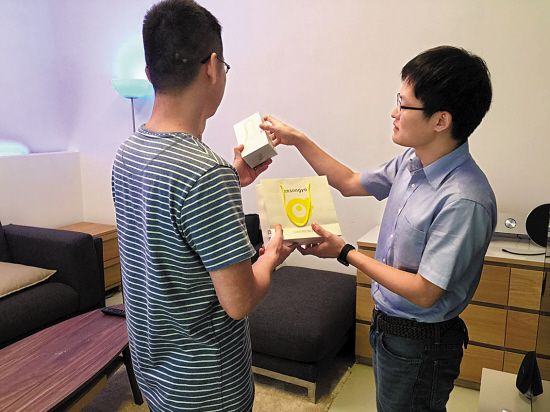 研究生送老师情趣用品用房大笑尖叫女生回应礼物特别的作情趣吊椅老师图片