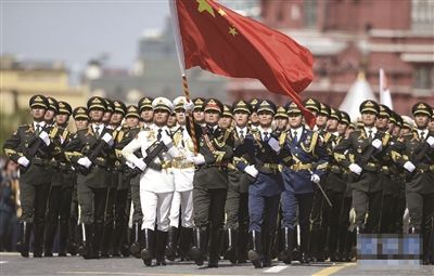 红场阅兵中国礼宾服为江阴制造 专家:可显腿长