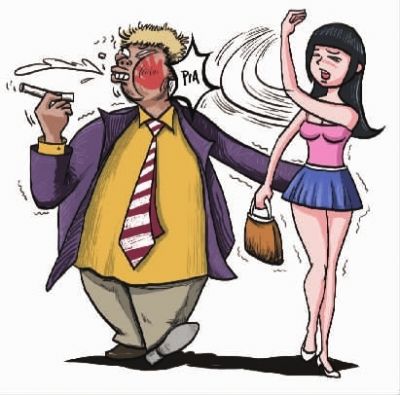 姐的屁股摸不得 女汉子无影脚猛踹公交色狼