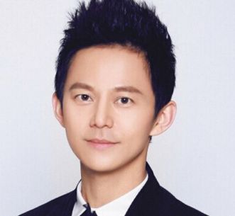 何炅被举报吃空饷 在北外保留编制没上班