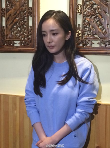 杨幂否认视频中人是自己望大家跟她一起站出来